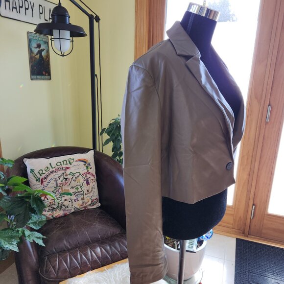 25094/95/96 NWOT White Birch Black Label Faux/Vegan Leather Crop Jacket Brown - Picture 3 of 15